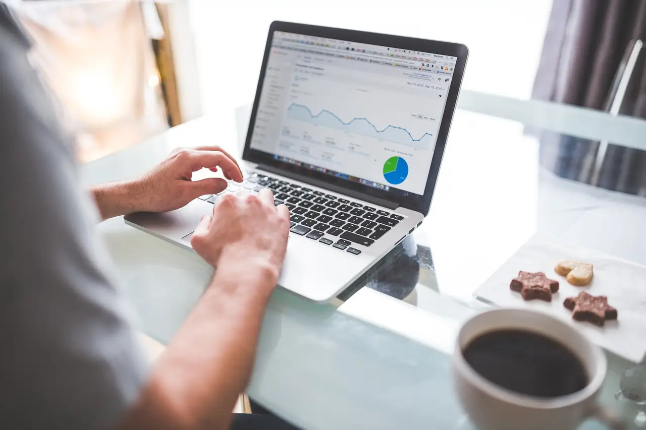 HubSpot Lost 80% Of Its Traffic – CMO Kipp Bodnar Explains Why Revenue Kept Growing via @sejournal, @gregjarboe